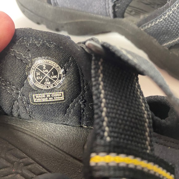 Keen Boys Black Gray Sandals Size 2 - Picture 4 of 9